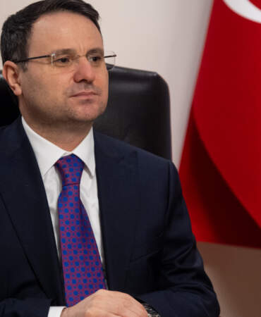 Adalet Bakanı Gürlek’ten Özgür Özel’e Suç Duyurusu: 1 Milyon Liralık Tazminat Talebi
