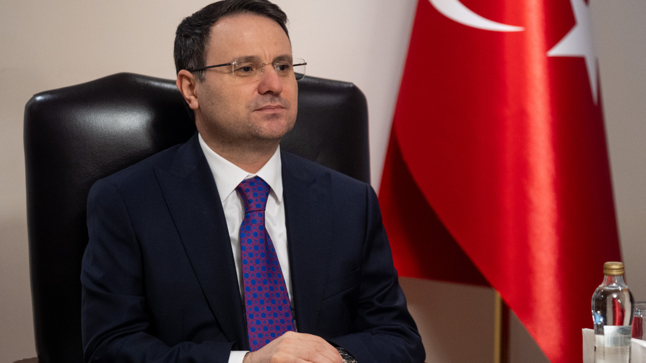 Adalet Bakanı Gürlek’ten Özgür Özel’e Suç Duyurusu: 1 Milyon Liralık Tazminat Talebi