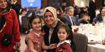AK Parti Ramazan’da da Çocukları Unutmadı: Dr. Fatma Betül Sayan Kaya Çocuklarla Bir Araya Geldi
