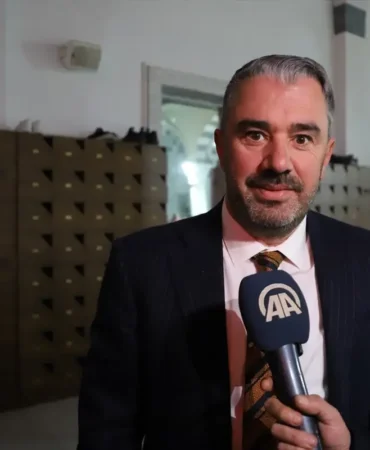 Pursaklar’da Kadir Gecesi’nde Çocuklara Sürpriz