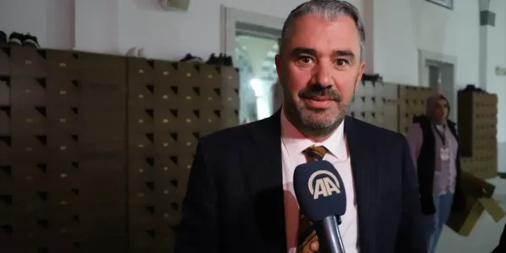 Pursaklar’da Kadir Gecesi’nde Çocuklara Sürpriz