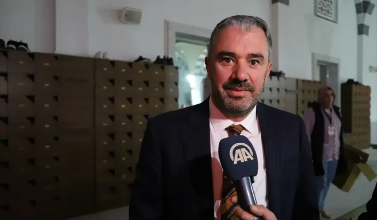 Pursaklar’da Kadir Gecesi’nde Çocuklara Sürpriz