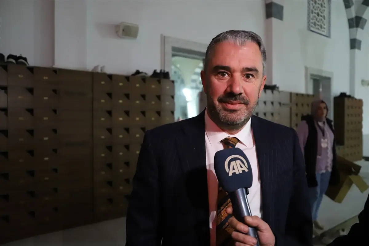 Pursaklar’da Kadir Gecesi’nde Çocuklara Sürpriz