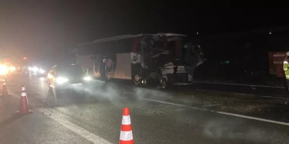 Ankara’da yolcu otobüsü tıra çarptı: 1 ölü, 15 yaralı