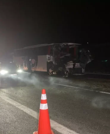 Ankara’da Otobüs TIR’a Çarptı: 1 Ölü, 15 Yaralı