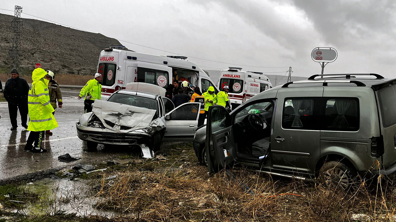 Ankara’da Trafik Kazası! 1 Ölü, 4 Yaralı