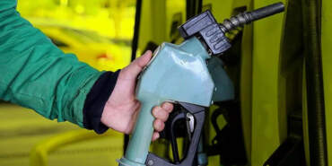 Araç Sahiplerine Şok: Akaryakıtta Çifte Zam Geliyor! Tabela Yine Değişiyor