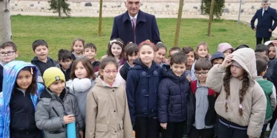 İznik Çinileri Türkiye’ye İade Edildi