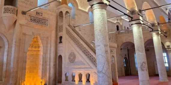 Üç Tarihi Cami Bayramda İbadete Açılıyor