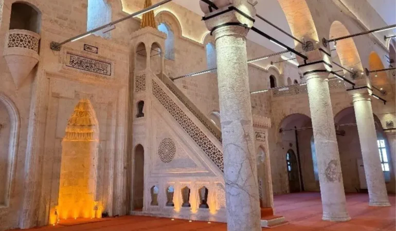 Üç Tarihi Cami Bayramda İbadete Açılıyor
