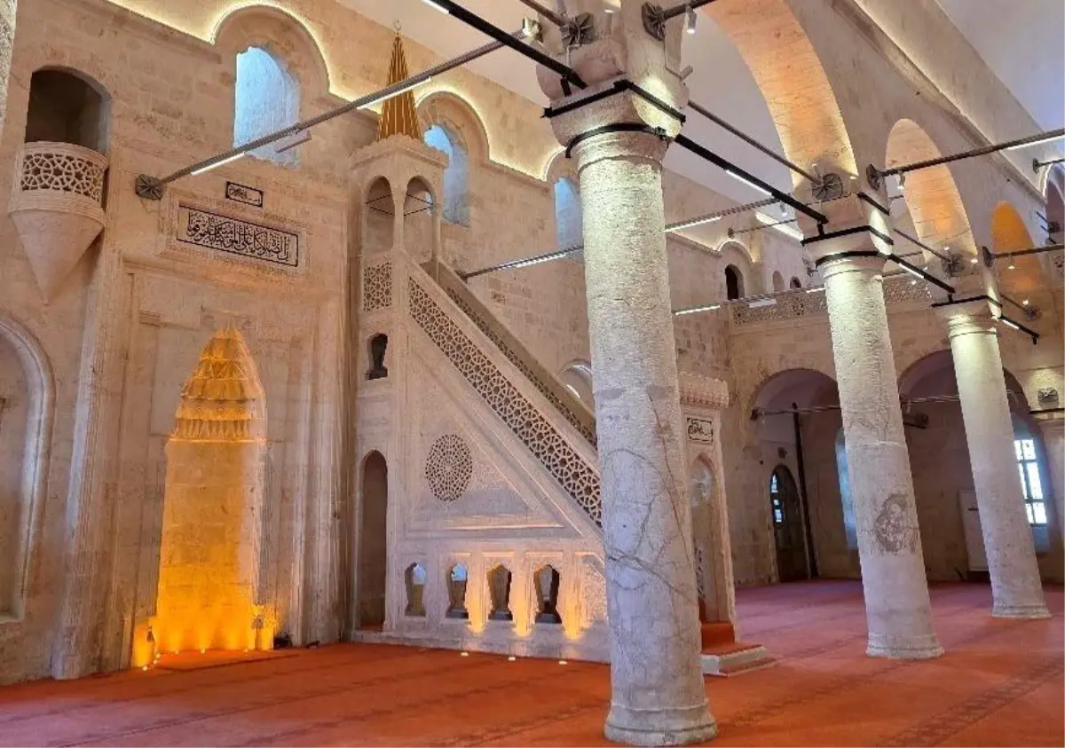Üç Tarihi Cami Bayramda İbadete Açılıyor