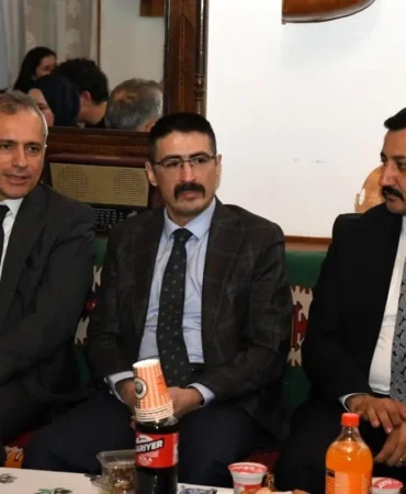 Başkan İbrahim Çenet, öğrencilerle iftarda buluştu