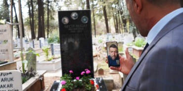 Bayram Öncesi Telefonlara Yetişemiyorlar: Mezarlıklarda ‘Görüntülü Arama’ Dönemi