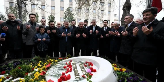 BBP Genel Başkanı Destici, Muhsin Yazıcıoğlu’nun kabrini ziyaret etti Açıklaması