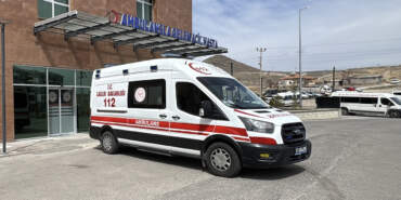 Boşanma Aşamasındaki Eşine Bıçakla Saldırdı