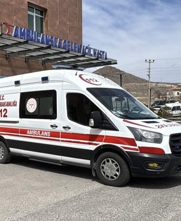 Boşanma Aşamasındaki Eşine Bıçakla Saldırdı