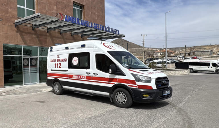 Boşanma Aşamasındaki Eşine Bıçakla Saldırdı