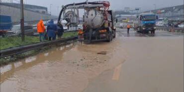 Çekmeköy’de Dere Taştı, Kadıköy Yönünde Ulaşım Kapandı