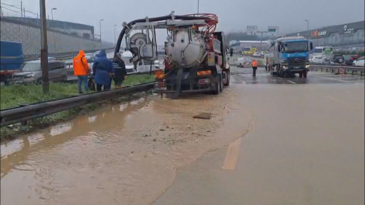 Çekmeköy’de Dere Taştı, Kadıköy Yönünde Ulaşım Kapandı