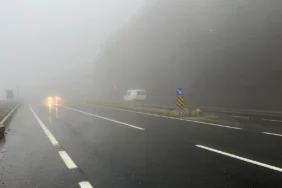 Bolu Dağı’nda Sis ve Sağanak, D-100 Ulaşımını Etkiledi