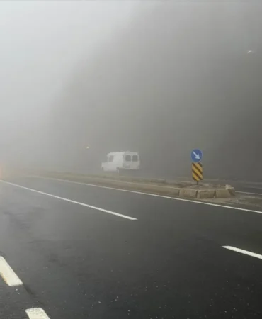 Bolu Dağı’nda Sis ve Sağanak, D-100 Ulaşımını Etkiledi