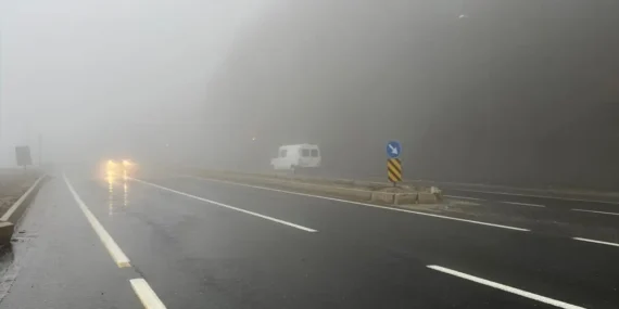 Bolu Dağı’nda Sis ve Sağanak, D-100 Ulaşımını Etkiledi