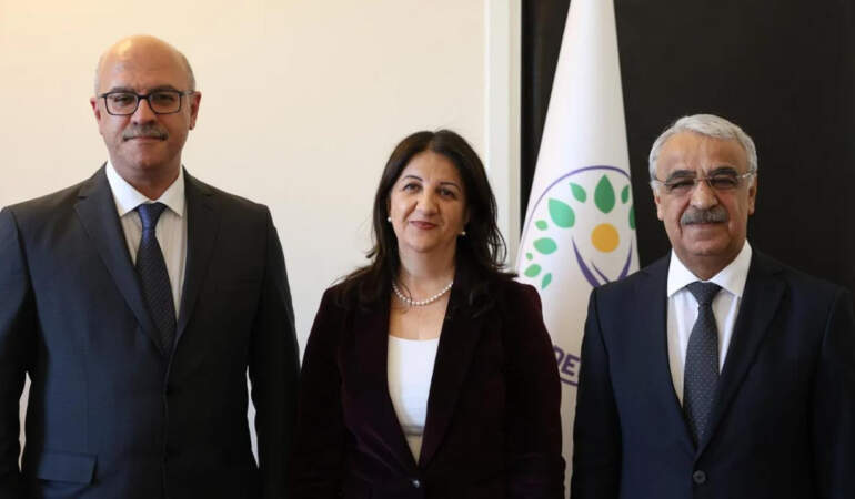 DEM Parti İmralı Heyeti Terör Örgütü PKK Lideri Abdullah Öcalan’ın Mesajını Paylaştı: Geriye Dönüş Mümkün Değil