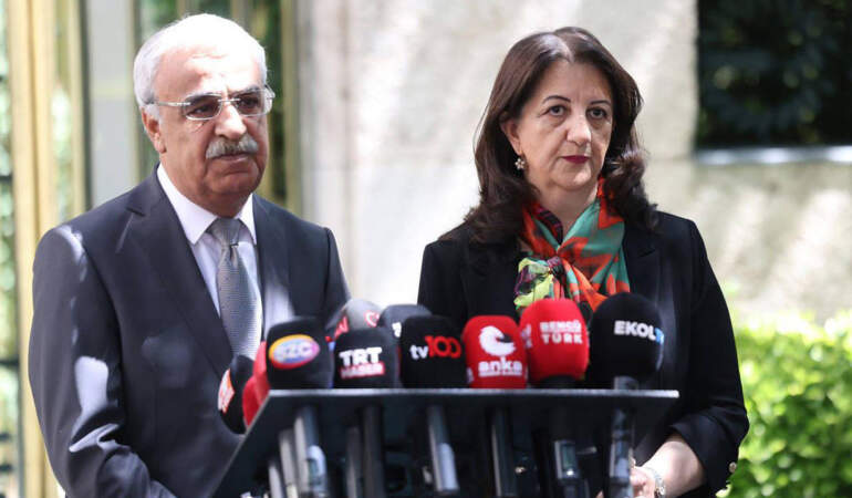 DEM Parti İmralı Heyeti’nden Öcalan’ın Çağrısı Sonrası Selahattin Demirtaş’a Ziyaret