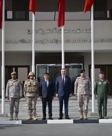 Bakan Fidan, Katar-Türk Birleşik Müşterek Kuvvet Komutanlığı’nı Ziyaret Etti