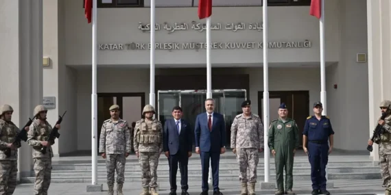 Bakan Fidan, Katar-Türk Birleşik Müşterek Kuvvet Komutanlığı’nı Ziyaret Etti