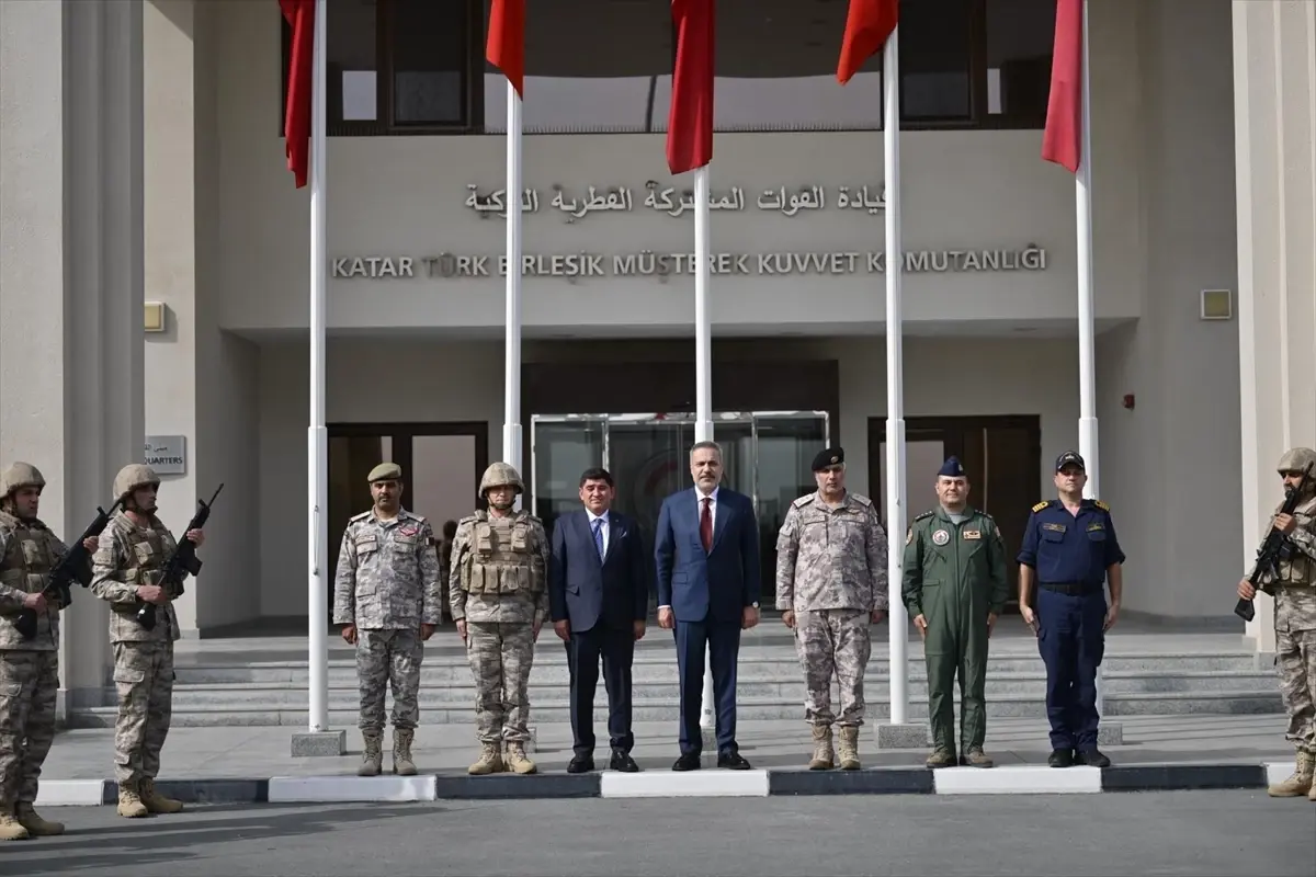 Bakan Fidan, Katar-Türk Birleşik Müşterek Kuvvet Komutanlığı’nı Ziyaret Etti