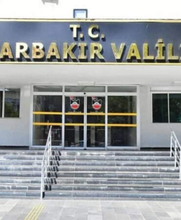 Diyarbakır’da Sivil Polis Aracının Geçişi Esnasında Patlama! Valilikten Açıklama Geldi