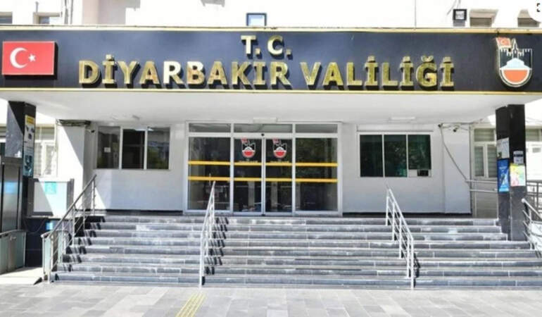 Diyarbakır’da Sivil Polis Aracının Geçişi Esnasında Patlama! Valilikten Açıklama Geldi