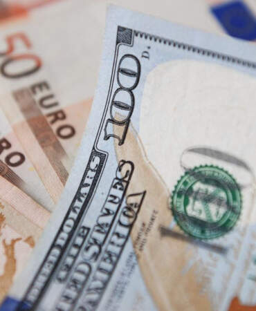 Dolar ve Euroda Haftanın İlk Rakamları