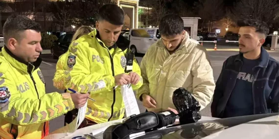 Aksaray’da Abartı Egzozlu Araç Trafikten Men Edildi
