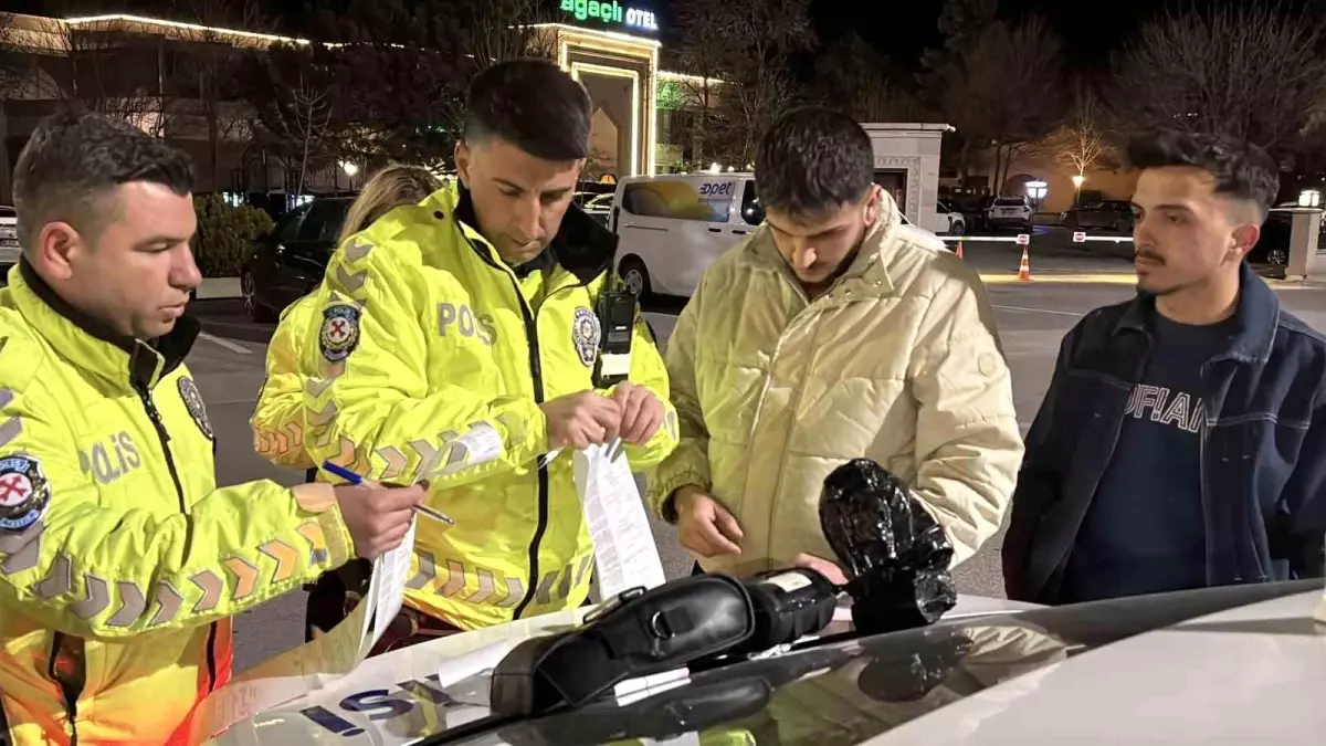 Aksaray’da Abartı Egzozlu Araç Trafikten Men Edildi
