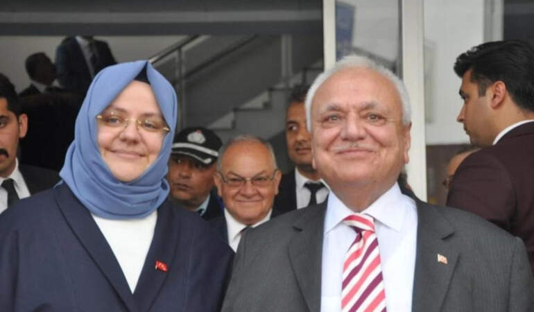 Eskişehir’de İki Eski Bakan Atilla Koç ve kızı Zehra Zümrüt Selçuk Zincirleme Kazaya Karıştı: Bakan Gürlek’ten Soruşturma Açıklaması