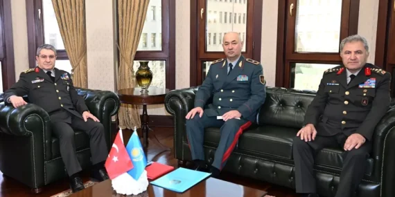 Bayraktaroğlu, Kazak Genelkurmay Başkanı’nı Ağırladı