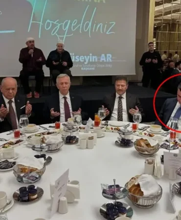 Herkes iftar duasında Osman Gökçek telefonda