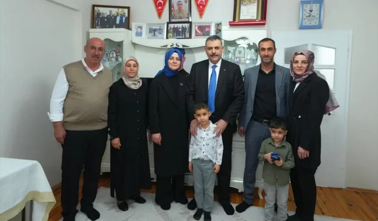 İçişleri Bakanı Çiftçi, iftarda şehit ailesi ile bir araya geldi
