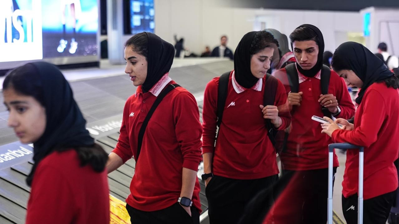 İltica Krizi Sonrası Rota Türkiye! İran Kadın Milli Takımı Iğdır’a İndi