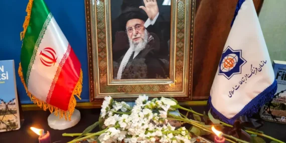 İran Büyükelçiliği, Hamaney için anma töreni düzenledi