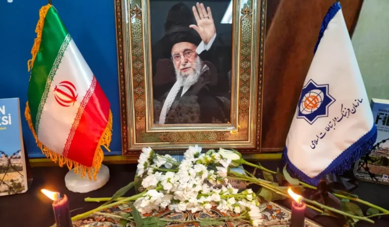 İran Büyükelçiliği, Hamaney için anma töreni düzenledi