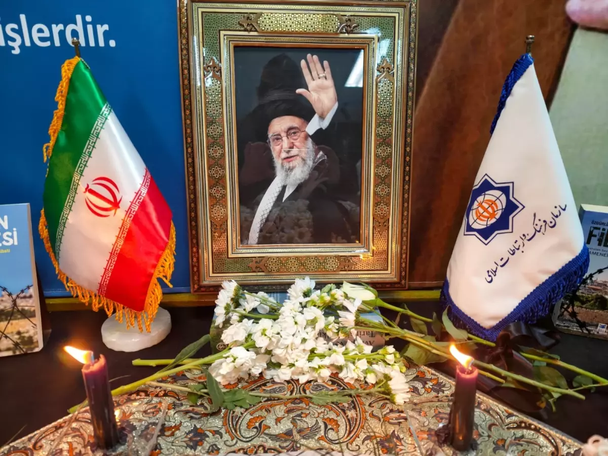 İran Büyükelçiliği, Hamaney için anma töreni düzenledi