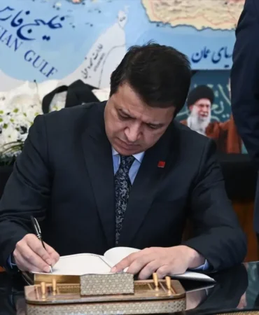 İran’ın Ankara Büyükelçiliğinde, İran lideri Hamaney için taziye defteri açıldı