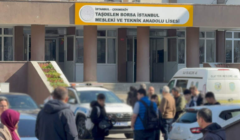 İstanbul’da Lisede Dehşet! 17 Yaşındaki Öğrenci 2 Öğretmeniyle Bir Öğrenciyi Bıçakladı