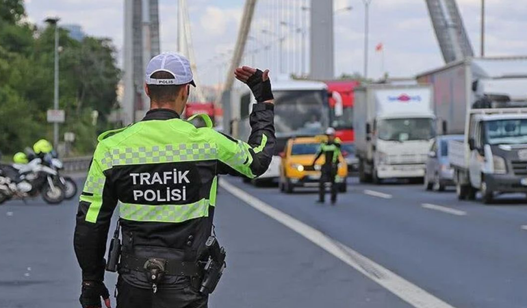 İstanbul’da Trafiğe 8 Mart Ayarı… Bu Yollar Kapalı Olacak