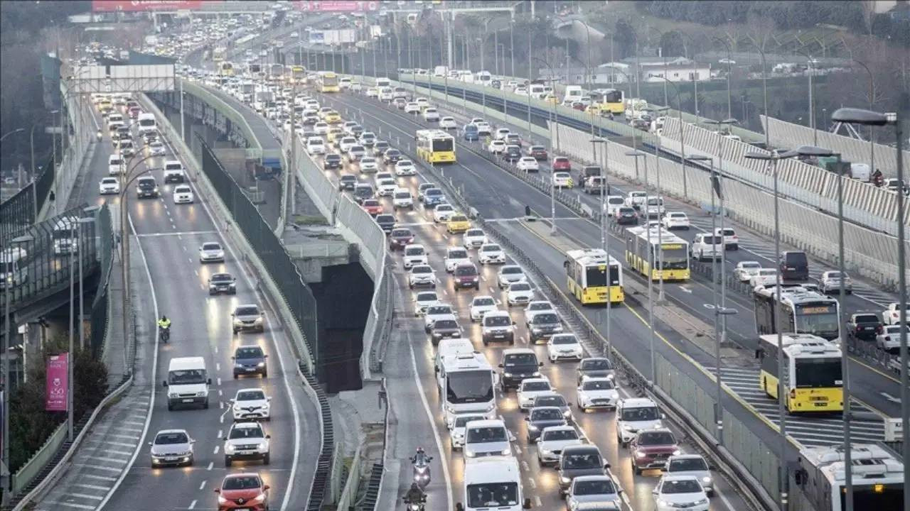 İstanbul’da Yağmur Trafiği Felç Etti! Yoğunluk Yüzde 80’e Aştı