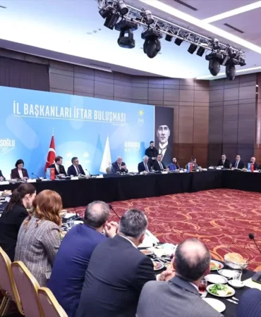 Dervişoğlu, İYİ Parti İl Başkanlarıyla İftar Yaptı