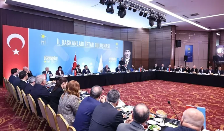 Dervişoğlu, İYİ Parti İl Başkanlarıyla İftar Yaptı